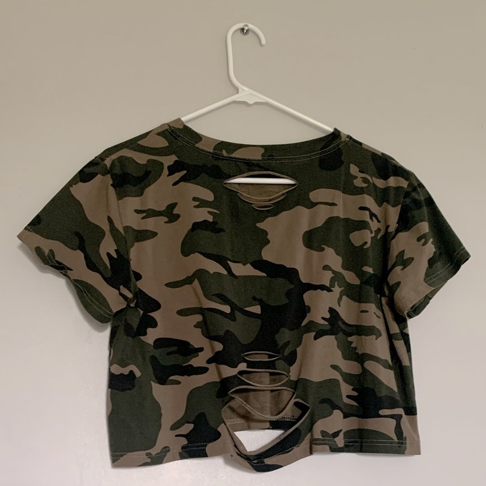 Distressed Cropped Camo Top!